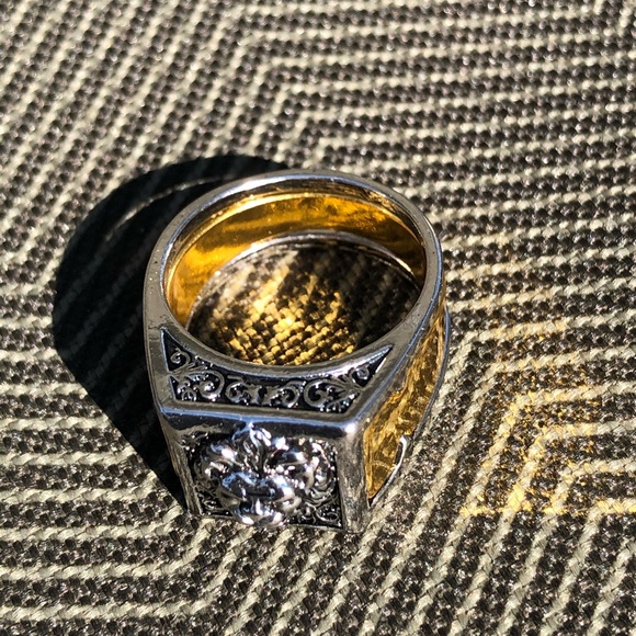 Ring - Picture 3 of 6